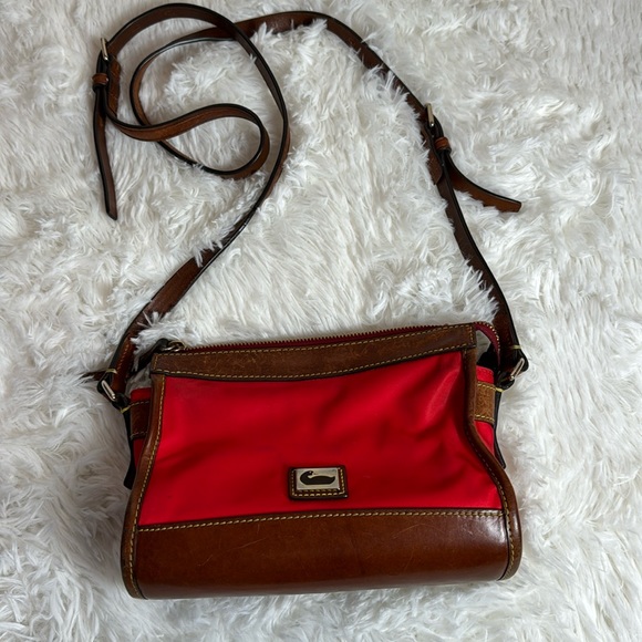 Dooney & Bourke Bags Dooney Bourke Wayfarer Zip Crossbody Purse